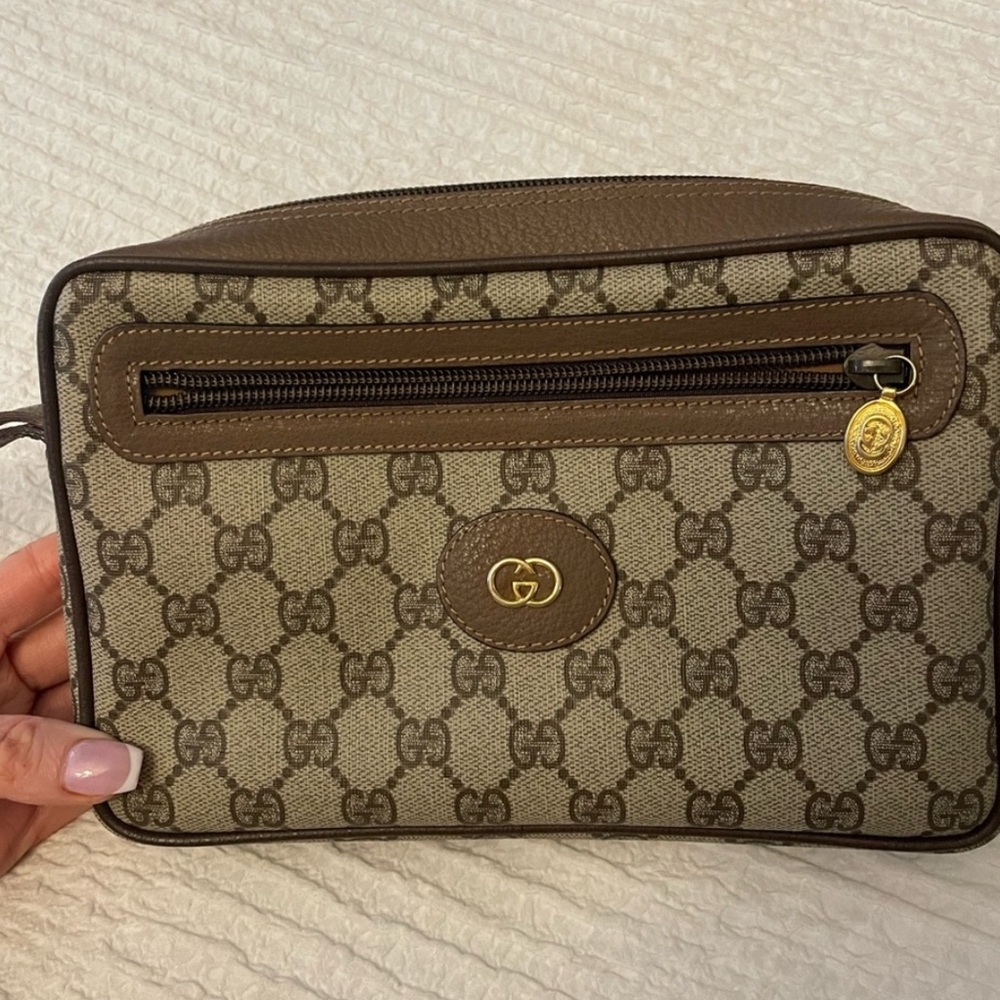 Like new beautiful condition Preloved Gucci wristlet